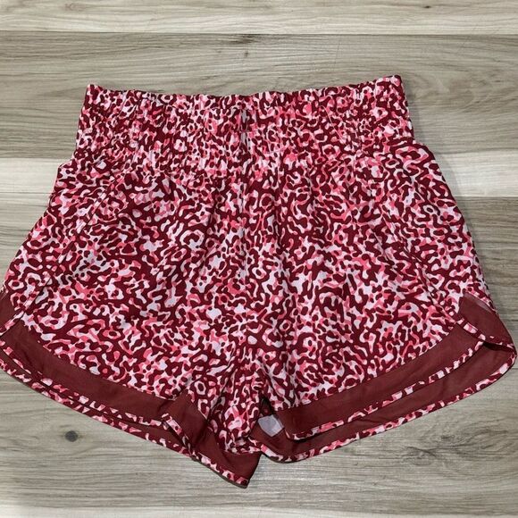 Athleta Mesh Racer Run High Rise 3 Inch Shorts Women’s Small - Picture 3 of 4